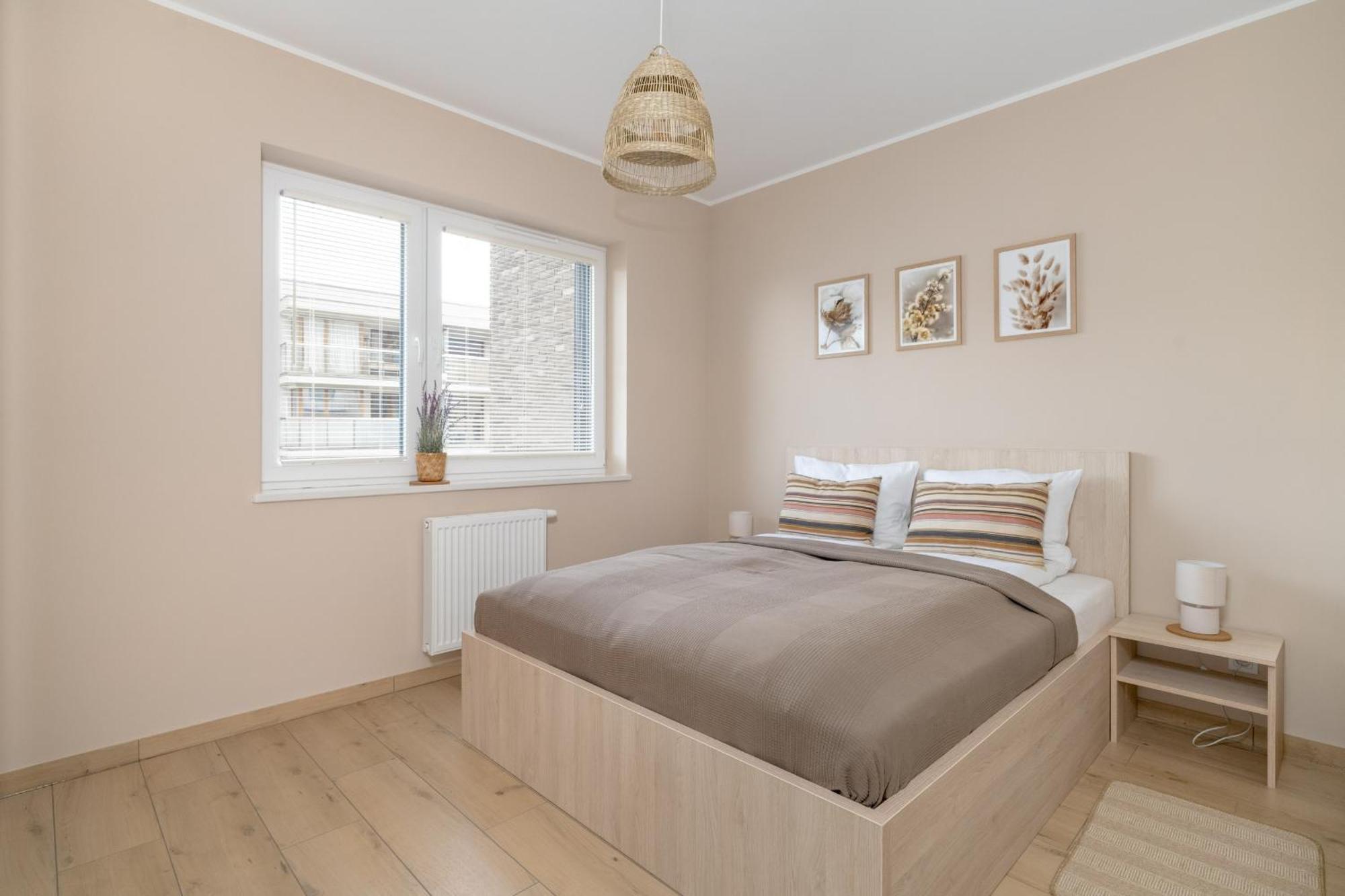 Cosy And Bright Apartment With Parking In Poznan By Noclegi Renters Bagian luar foto